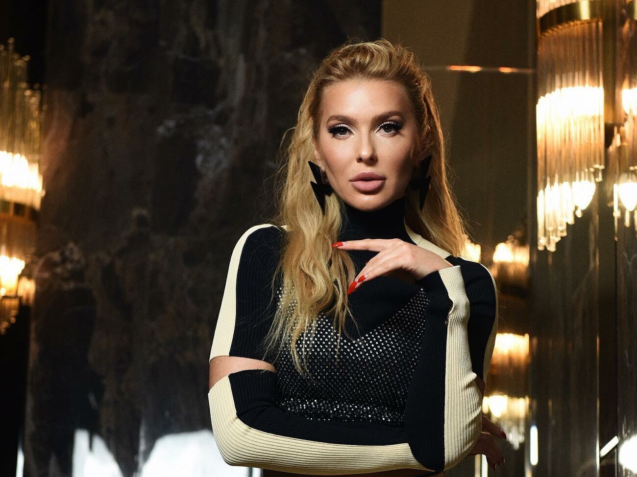 Буткевич спела песню на украинском языке "Гріх маю"