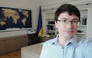 Згідно з указом президента, найдрібнішим клеркам інших держав на кшталт Захарової можуть відповідати лише Кулеба, Шмигаль та Зеленський