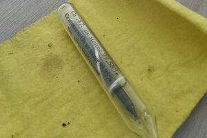 По данным СБУ, 10,05 граммов редкого металла обнаружили в ручной клади одного из подозреваемых