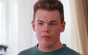 Девін Ретрею не сподобалося, що його подруга безплатно дала листівки з його автографом