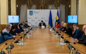 30 червня генеральна прокурорка Ірина Венедіктова підписала наказ, яким забрала у свого заступника Максима Якубовського (на фото в центрі) керівництво "департаментом війни" та передала повноваження щодо його управління собі