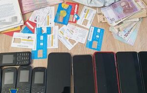 СБУ изъяла во время обысков деньги, лекарства, мобильные телефоны и сим-карты