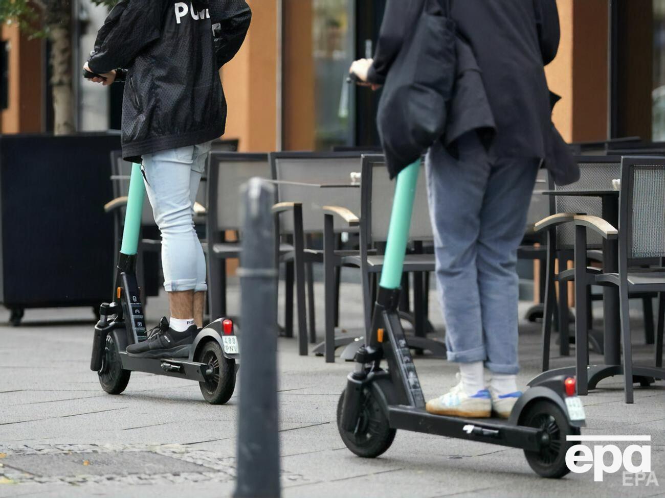 Электросамокаты в транспорте и на вокзалах Лондоне запретили после взрыва в метро батареи такого устройства