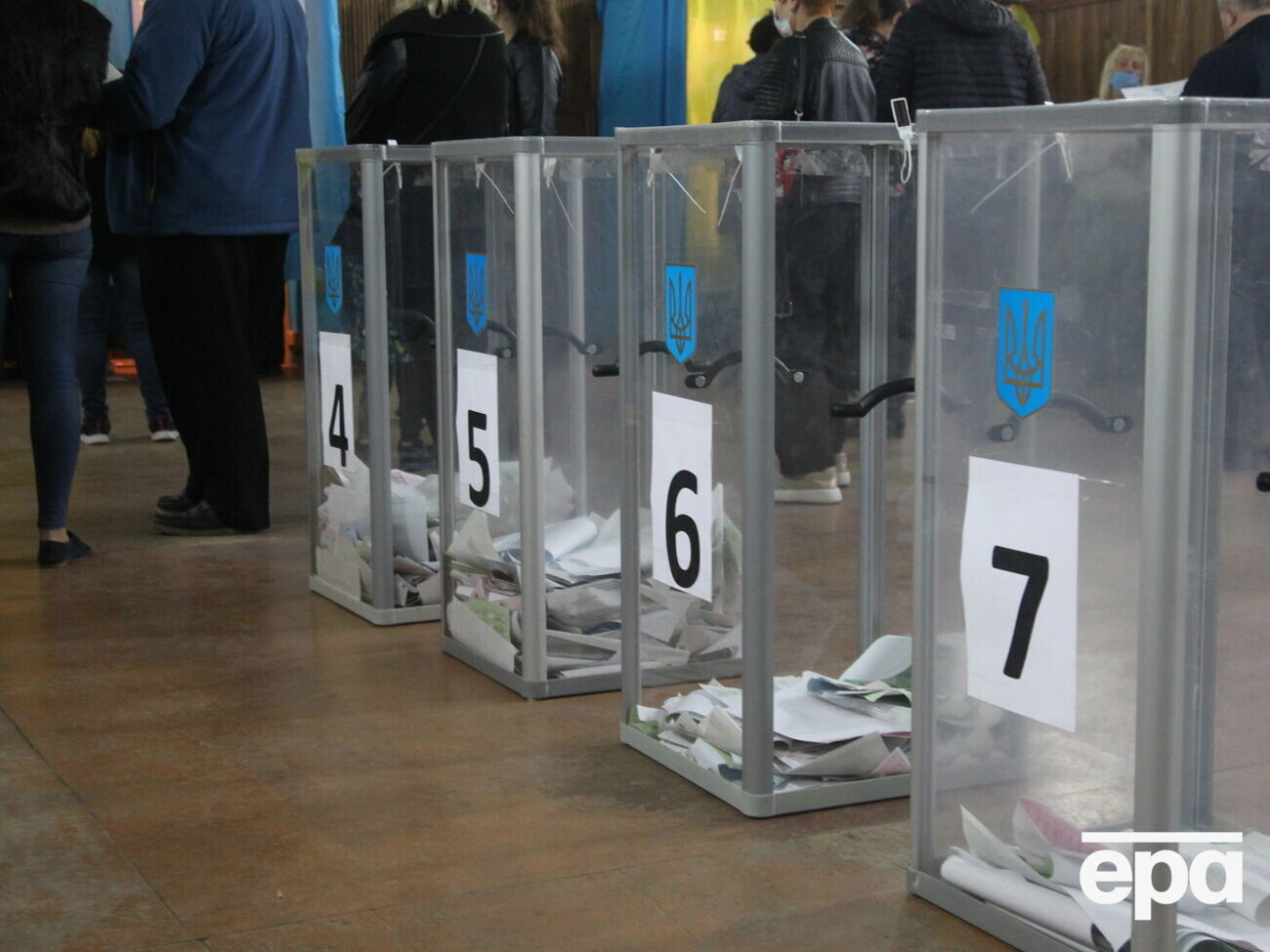 Активисты считают, что при "мажоритарке" в Раду попадут "кнопкодавы" и "гречкосеи"