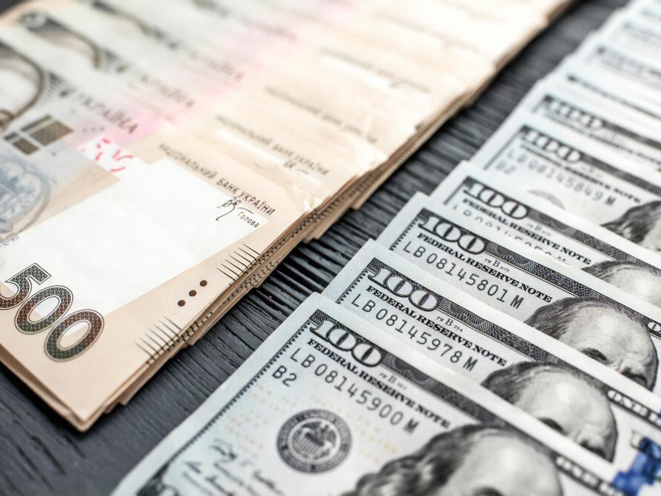 Курс гривны к доллару упал с 27,25 грн/$ до 27,27 грн/$