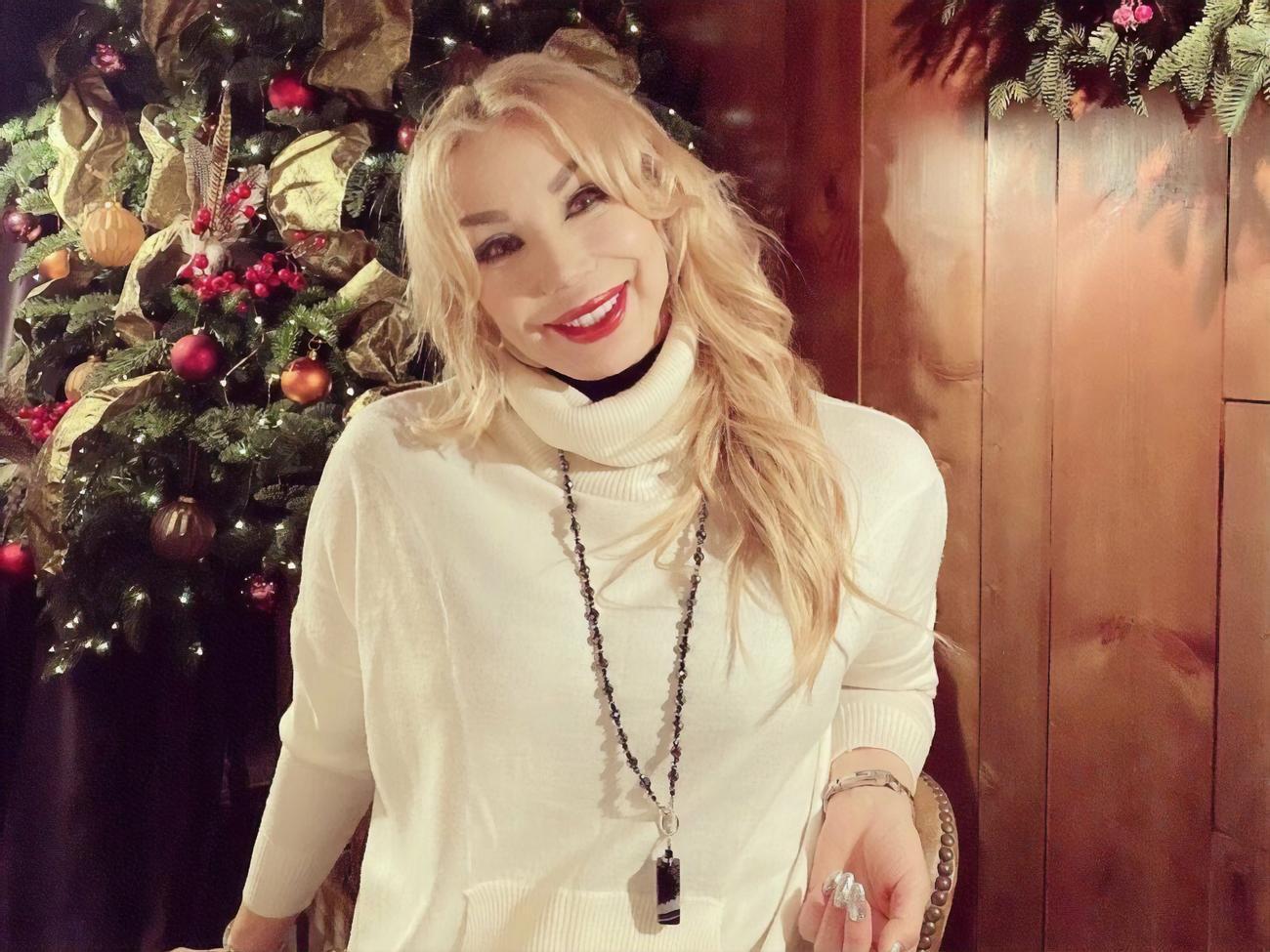 57-летняя Маша Распутина под фонограмму исполнила песню "Я иду такая вся в Dolce & Gabbana"