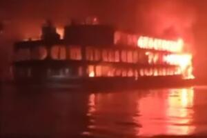 Пожар возник в машинном отделении парома