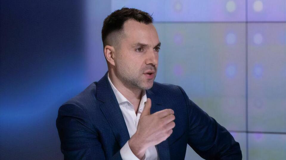 Арестович наголосив, що в армії жінки зможуть замінити чоловіків на тилових спеціальностях