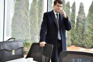 Разумков намерен строить партию и объединяться ни с кем не планирует