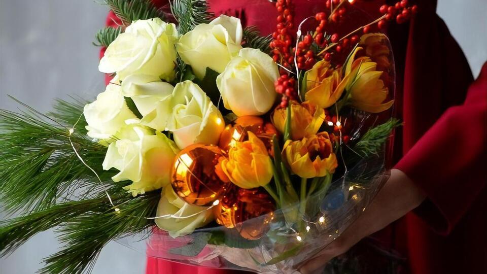 Для вручення однієї ніжної квітки або розкішного букета не завжди потрібно шукати привід