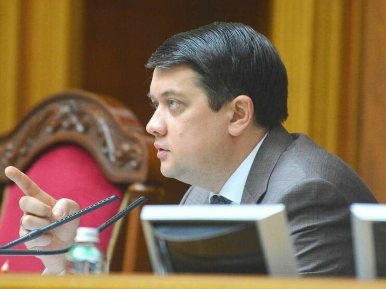 Разумков зазначив, що "стати диктатором і намагатися стати диктатором&nbsp;&ndash; не те саме"