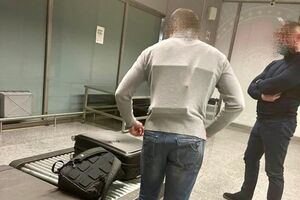 Гражданин привлек к себе внимание сразу нескольких контролирующих служб, сообщили в Государственной таможенной службе