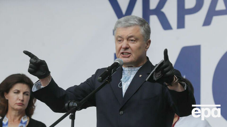 Порошенко перебуває за межами України