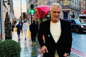 У 2020 році ЗМІ повідомили, що Лундгрен таємно одружився з ровесницею своєї старшої дочки