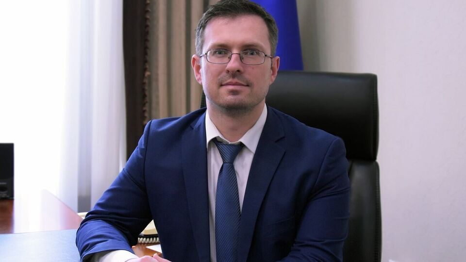 По словам Кузина, пересмотр карантинных ограничений из-за "Омикрона", скорее всего, произойдет в конце января следующего года