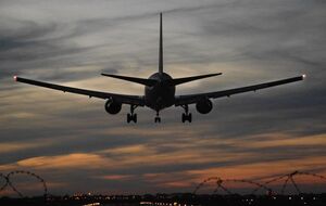 В США авиакомпании отменили рейсы из-за распространения штамма коронавируса "Омикрон" среди сотрудников