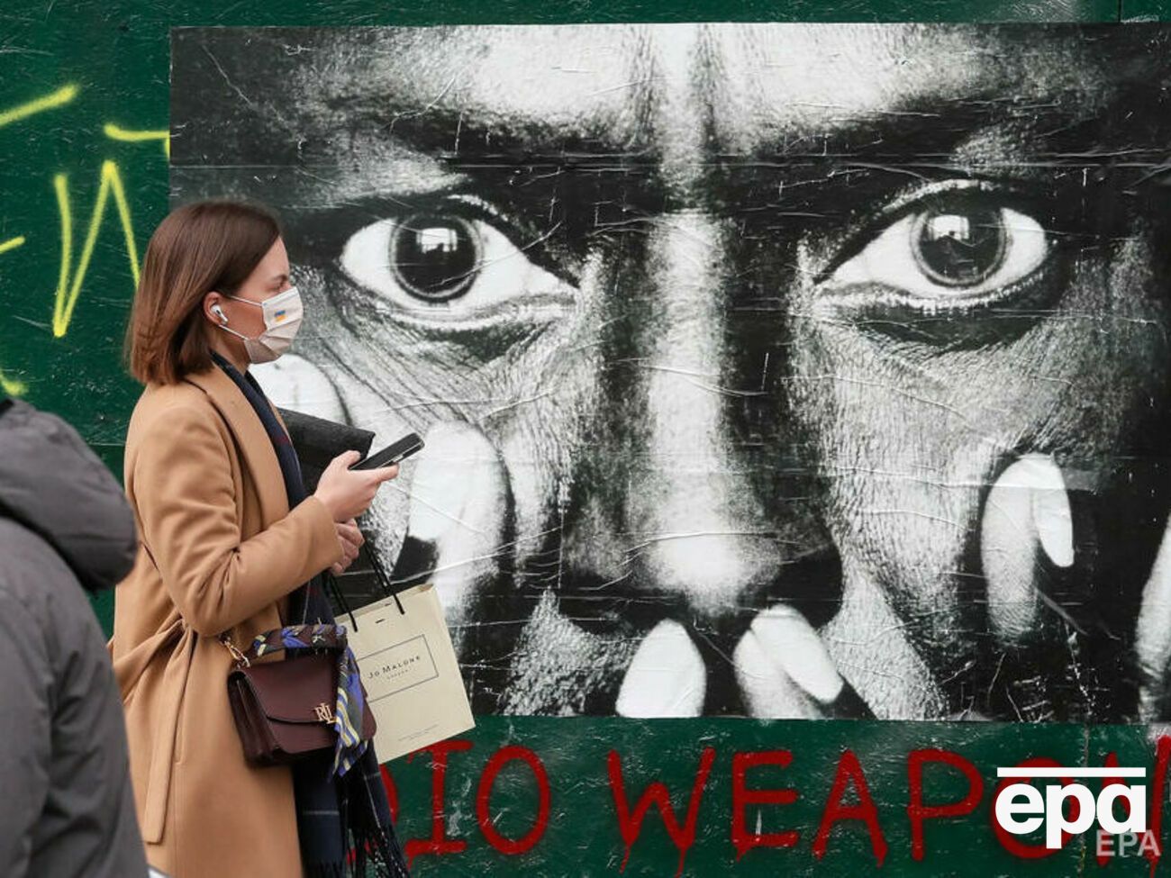 Заболеваемость COVID-19 в Украине снижается несколько недель подряд