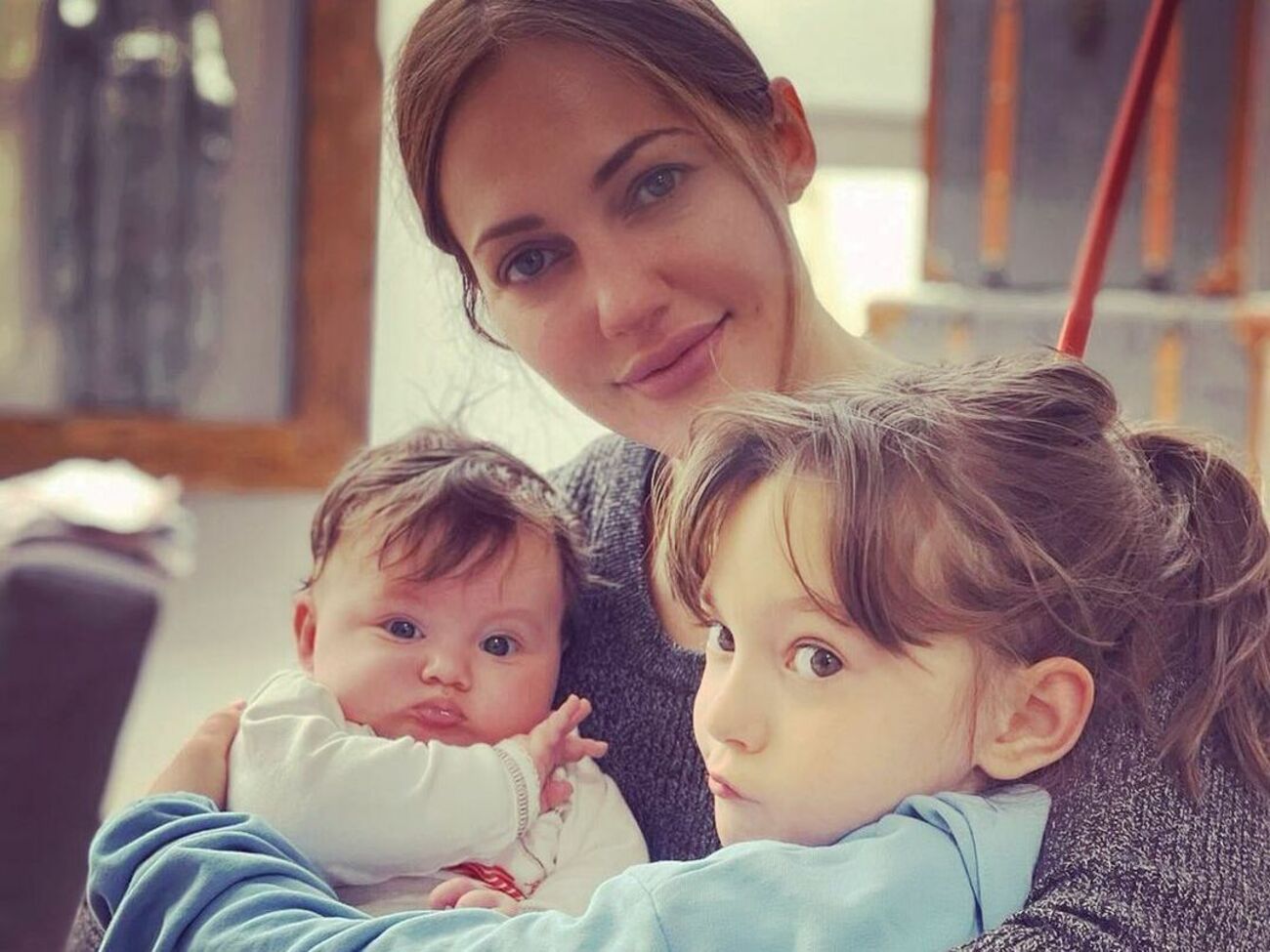 Мер'єм Узерлі з дочками Ларою та Лілі Кої