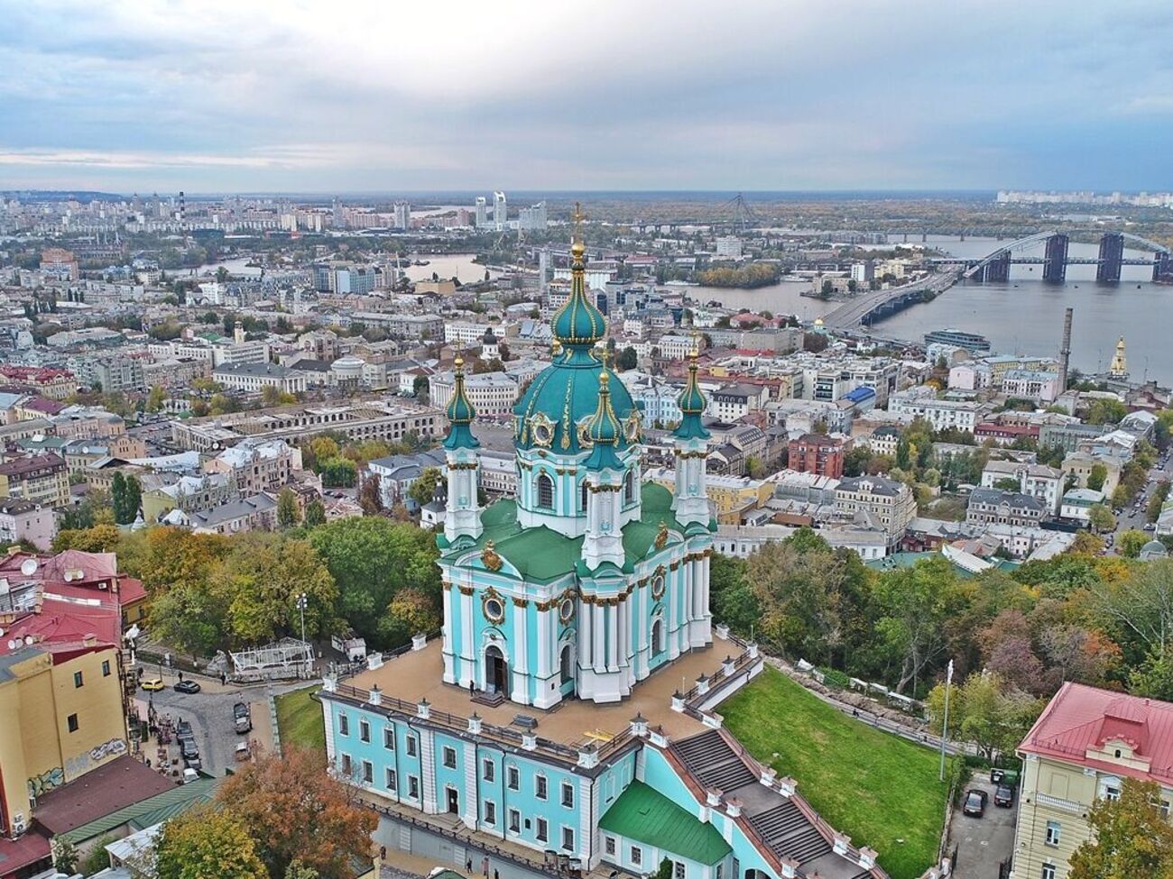 Андреевская церковь является памятником истории, архитектуры, живописи и декоративного искусства XVIII века