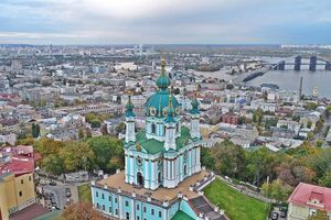 Андреевская церковь является памятником истории, архитектуры, живописи и декоративного искусства XVIII века