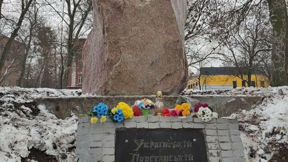 На відновлення пам'ятника зібрали кошти кілька громадських та політичних організацій