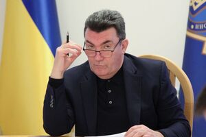 По словам Данилова, для украинских властей решение о военной операции на Донбассе является неприемлемым