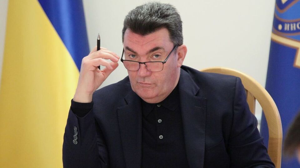 По словам Данилова, для украинских властей решение о военной операции на Донбассе является неприемлемым