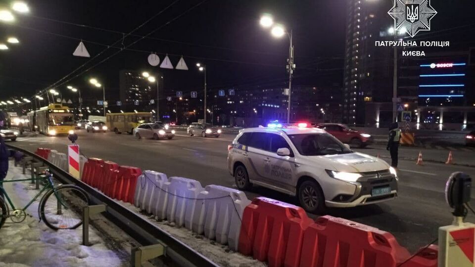 Движение на мосту перекрыли