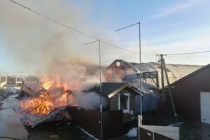 Площадь пожара – около 1 тыс. м²