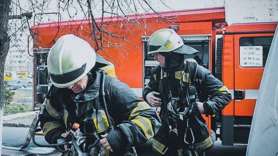 К тушению пожара привлекали 12 спасателей и три единицы техники