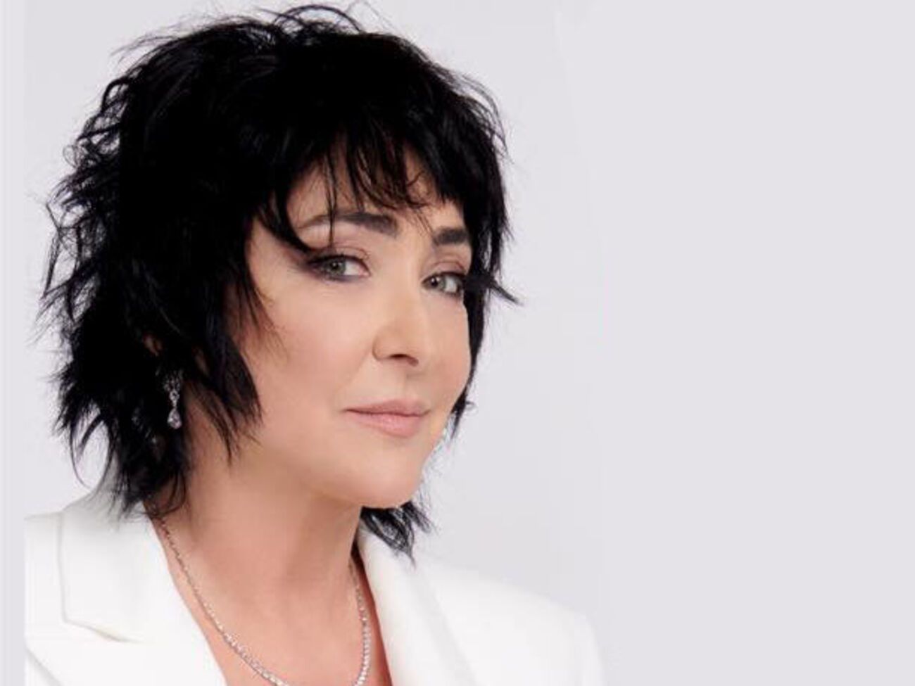 58-летняя Лолита Милявская обнародовала видео, на котором соглашается на добровольный "досмотр"