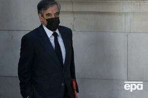 Уголовный суд Парижа летом приговорил Фийона к тюремному заключению за растрату государственных средств