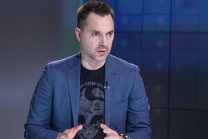 Арестович подчеркнул, что конфликт на Донбассе оккупанты пытаются представить как внутренний