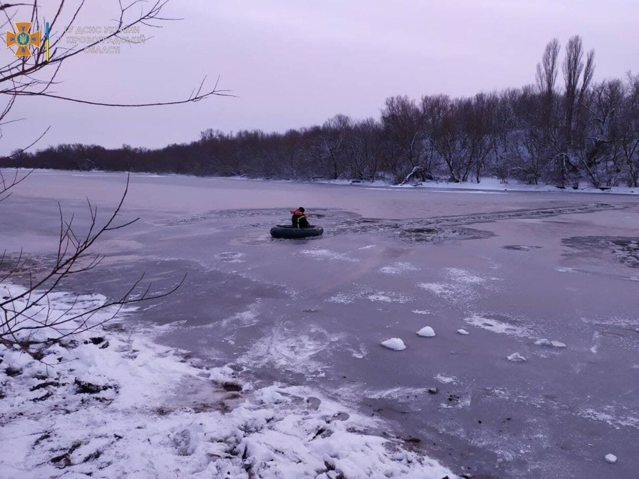 Під лід провалилися діти у селищі Завалля