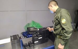 У чотирьох валізах знайшли 204 ґаджети, телефони вилучили