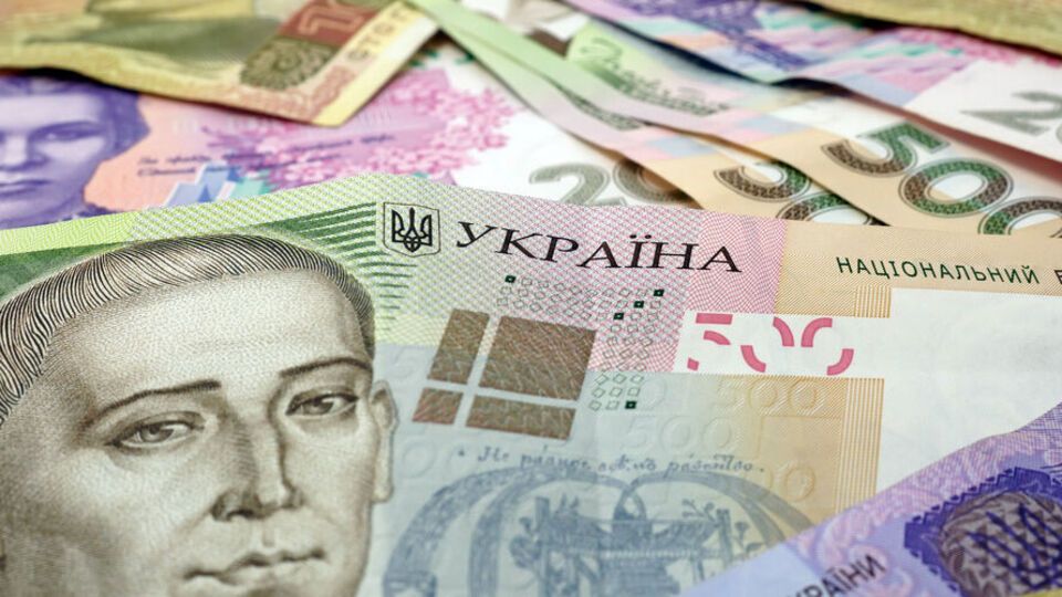 Курс гривны к доллару установлен на уровне 27,27 грн/$