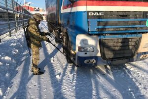 Грузовики перевозили строительные материалы, товары медицинского назначения и компьютерную технику