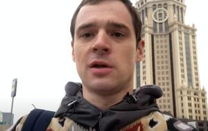 В Москве Захаров заметил, что за ним следят