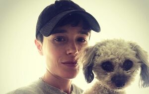 В декабре 2020 года актриса Эллен Пейдж попросила называть ее Эллиотом