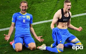 Довбик (справа) – самый молодой автор забитого гола в истории сборной Украины на чемпионатах Европы по футболу