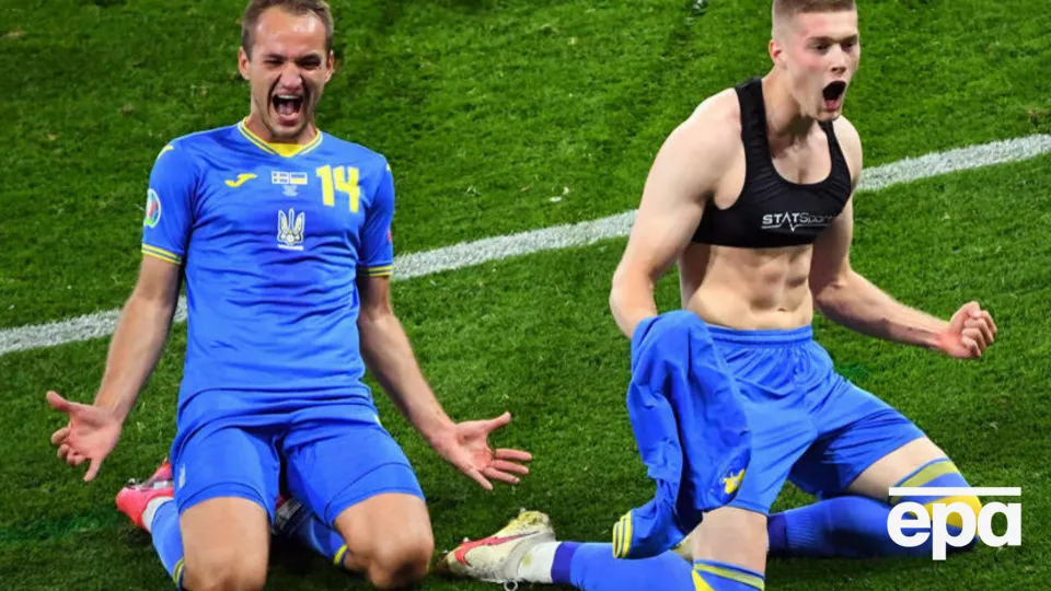 Довбик (праворуч) – наймолодший автор забитого гола в історії збірної України на чемпіонатах Європи з футболу
