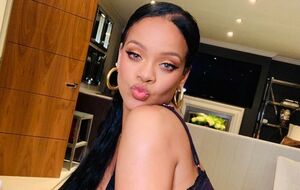 33-річна Ріанна знялася у прозорій білизні