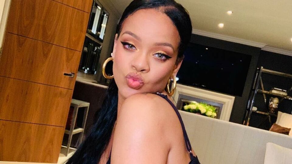 33-річна Ріанна знялася у прозорій білизні