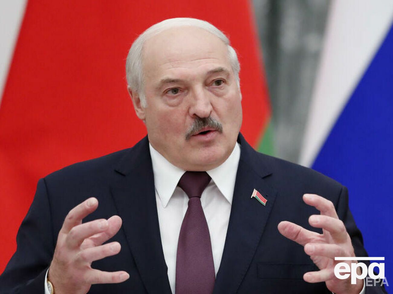 Согласно изменениям, считающий себя президентом Беларуси Александр Лукашенко получает неприкосновенность