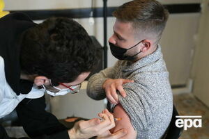 Израиль стал первой в мире страной, где разрешили вводить четвертую дозу вакцины от коронавируса