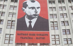 11-метровый баннер с портретом Бандеры разместили на здании Тернопольского облсовета
