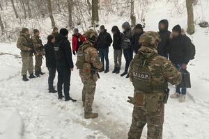 Іноземці жодних документів при собі не мали. Усі назвалися громадянами Пакистану