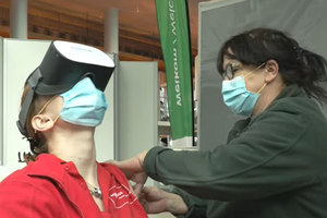 VR-очки позволяют расслабиться во время вакцинации