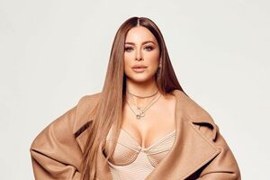 Ані Лорак вийшла на сцену у відвертому образі