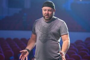 Пикалов исполняет роли Януковича и Коломойского